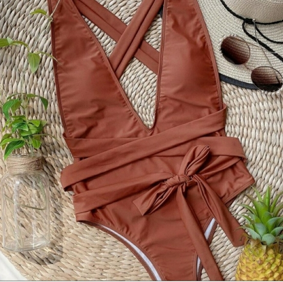 PLUNGING V NECK S SUIT - Picture 5 of 5